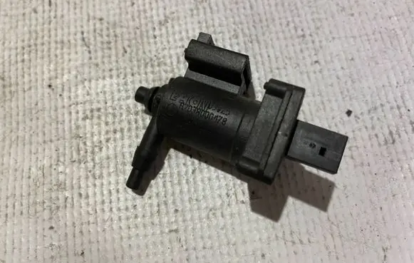 Mercedes-Benz C W203 Turbo solenoid valve a2038000178 2038000178
