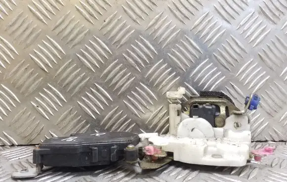 Subaru Legacy Front door lock