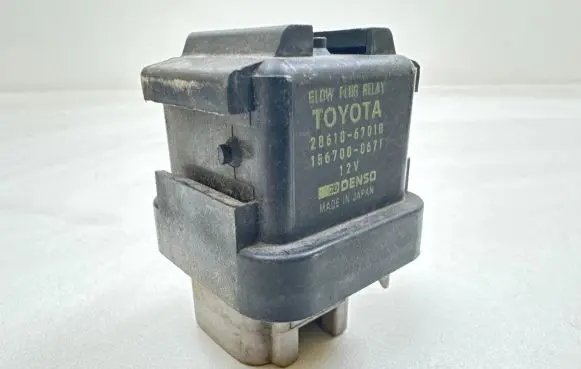 Toyota RAV 4 (XA20) Glow plug pre-heat relay 2861067010 1567000671