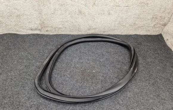 Opel Astra J Front door rubber seal 13259929
