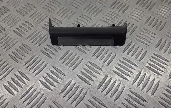Opel Vectra C Dashboard lower bottom trim panel 13204491