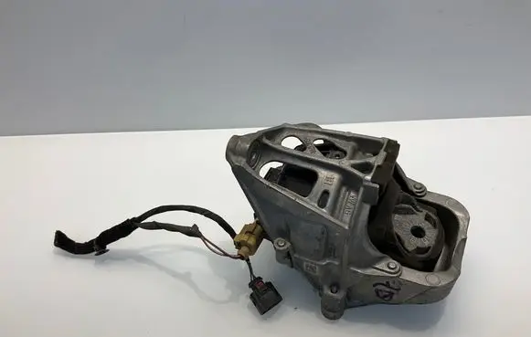 Engine mount bracket