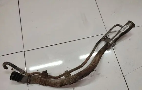 Honda FR-V Fuel tank filler neck pipe 