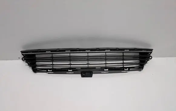 Toyota Auris E180 Front bumper lower grill 5311202670 5311202680 53112-02670