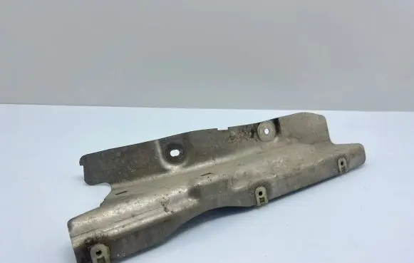 BMW 5 F10 F11 Heat shield in engine bay 7185203
