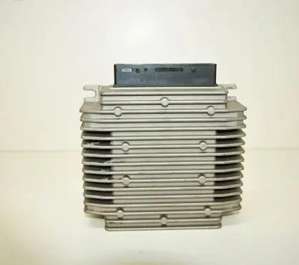 Tesla Model S Sound amplifier 100483310A03 100035000109