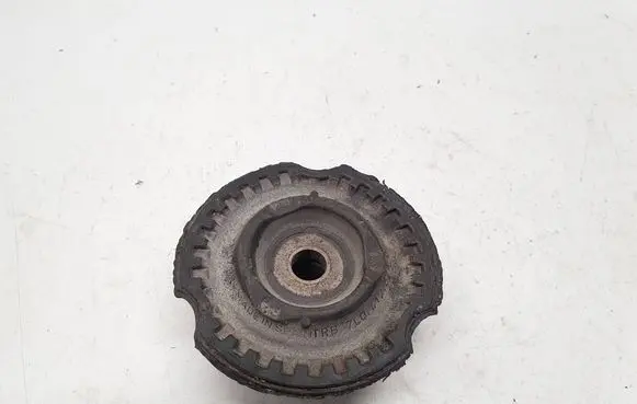 Volkswagen Touareg I Coil spring mount 7L0412327