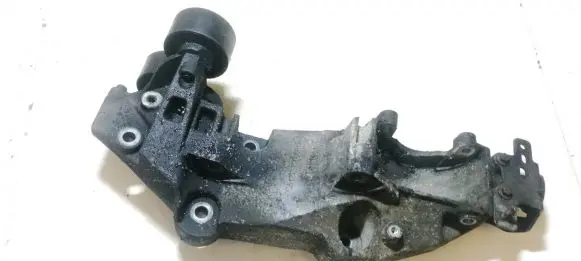 Nissan Qashqai Engine mounting bracket 8200527320c