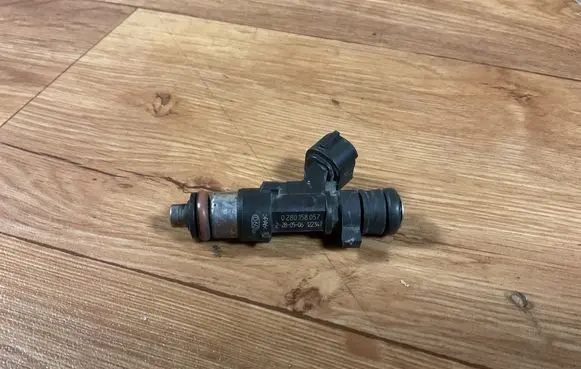 Peugeot 307 CC Fuel injector 0280158057