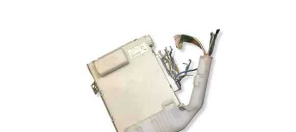 Lexus GS 300 350 430 450H Fuse module 8267030230 5L280109