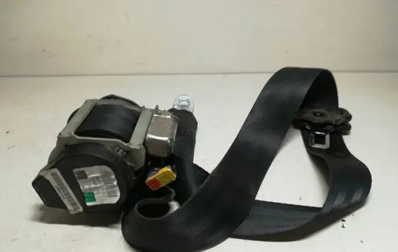 Skoda Octavia Mk2 (1Z) Front seatbelt 1Z0857702C