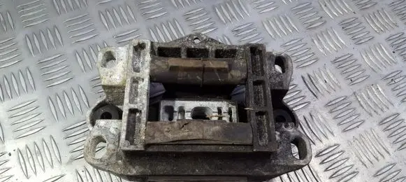 Ford Mondeo Mk III Engine mount bracket