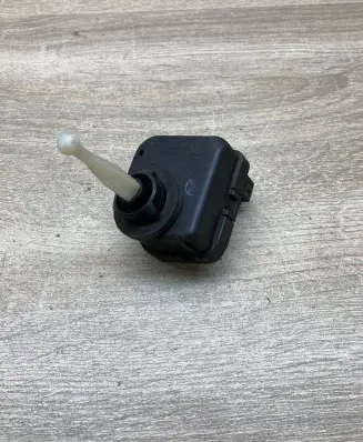 Audi A4 S4 B5 8D Headlight level adjustment motor 4D0941295 0307852315