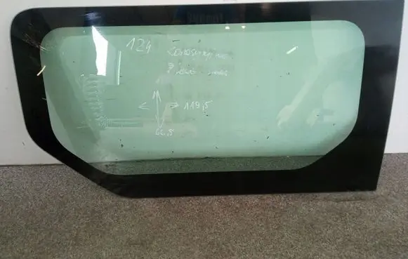 Opel Vivaro Rear side window