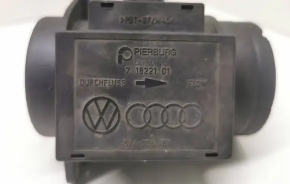Skoda Octavia Mk1 (1U) Mass air flow meter 71822101 074906461