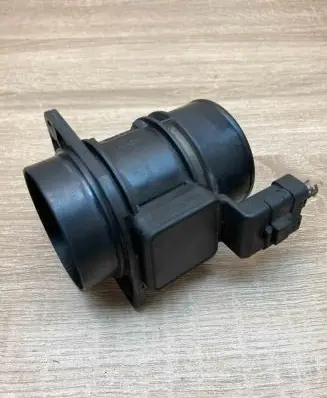 Volvo S40, V40 Mass air flow meter H7700104426 5WK9632