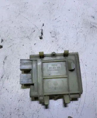 Volkswagen PASSAT B3 Heater blower fan relay 357959263