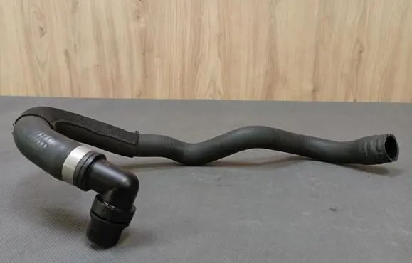 Mercedes-Benz E A207 Engine coolant pipe/hose 