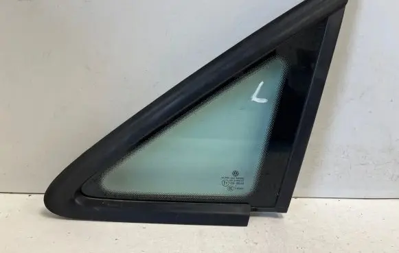 Volkswagen Touran II Rear side window 43R00048 E000255 DOT24M68AS2