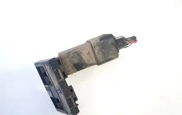 Volkswagen Golf V Glow plug pre-heat relay 038907281d wl051299023