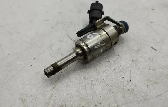 Mini Cooper Countryman R60 Fuel injector 7591623