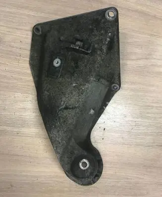 Engine mounting bracket