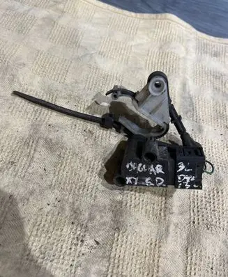 Jaguar XF X250 Headlight level adjustment motor 8W833C279BE