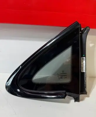 Porsche Taycan 9J1 Rear side window