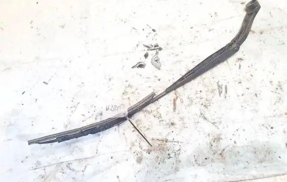 Chevrolet Cruze Front wiper blade arm 95971328