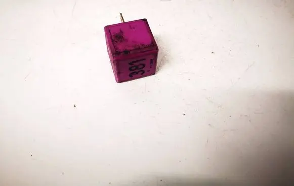 Volkswagen PASSAT B5 Other relay 431951253G