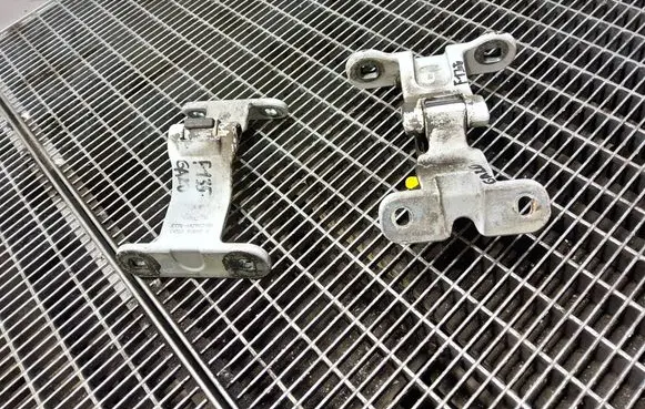 Ford Turneo Courier Loading door hinge set 