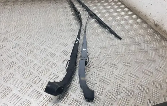 Ford Taurus Windshield/front glass wiper blade 89813527