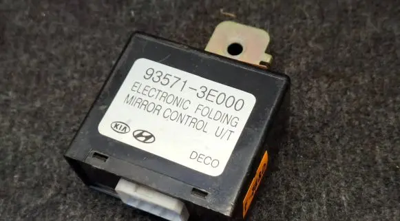 KIA Sorento Wing mirror control module 935713E000