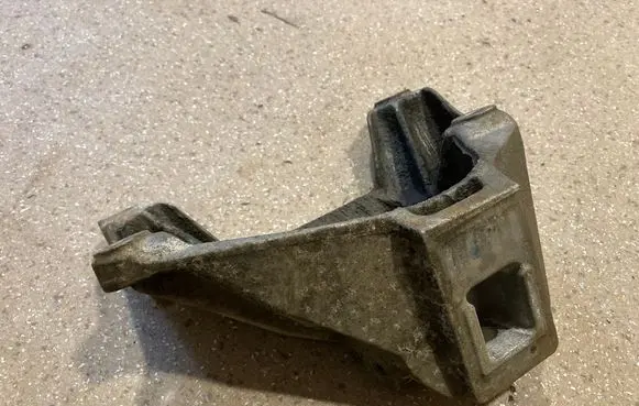 BMW X5 G05 Engine mounting bracket 6884474