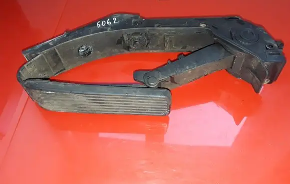Mercedes-Benz S W221 Accelerator throttle pedal A2203000104