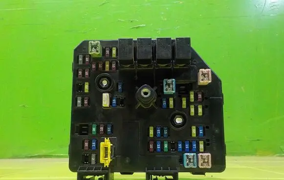 Ford C-MAX II Fuse box set 95142072 BEZPIECZNIKOW