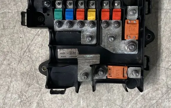 Iveco Daily 6th gen Fuse module 5801585977