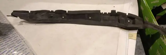 Mercedes-Benz S W220 Fender end trim A2208890525