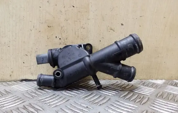 Volkswagen Tiguan Engine coolant pipe/hose 03L121132Q