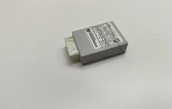 BMW 5 E60 E61 Air suspension control unit module (rear) 37146784314 6784314 678431401