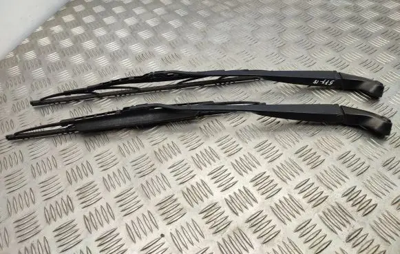 Mini One - Cooper Coupe R56 Front wiper blade arm