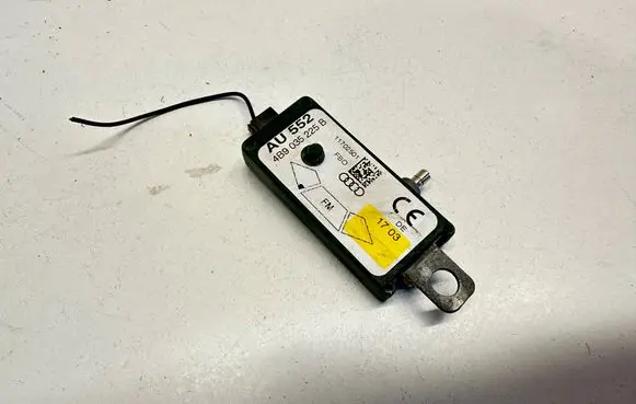 Audi A6 S6 C5 4B Antenna control unit 4B9035225B AU552
