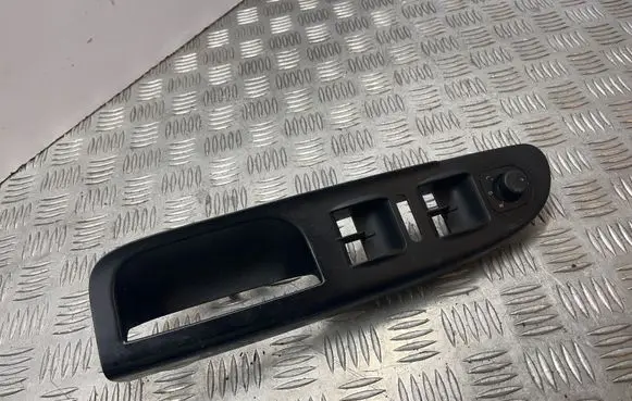 Volkswagen PASSAT B6 Front door window switch trim 3C1867171B