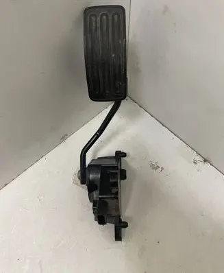 Nissan Qashqai Accelerator throttle pedal 0718A