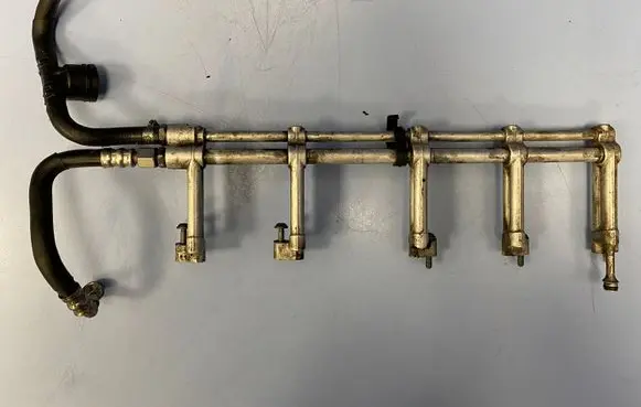 Volkswagen Touareg I Fuel main line pipe 07Z133317A
