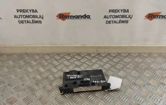 Mercedes-Benz E W211 Door control unit/module 2118208185 00401298