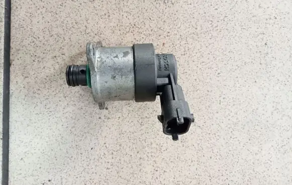 Peugeot 407 Fuel pressure sensor 0928400607