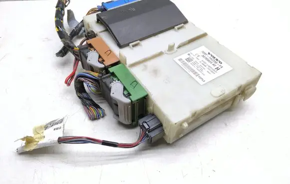Volvo V70 Fuse module 30765624 7G9T14C256FA