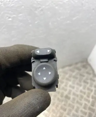 Wing mirror switch