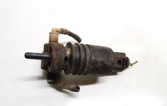 Volkswagen PASSAT B5 Windscreen/windshield washer pump 1j0973722